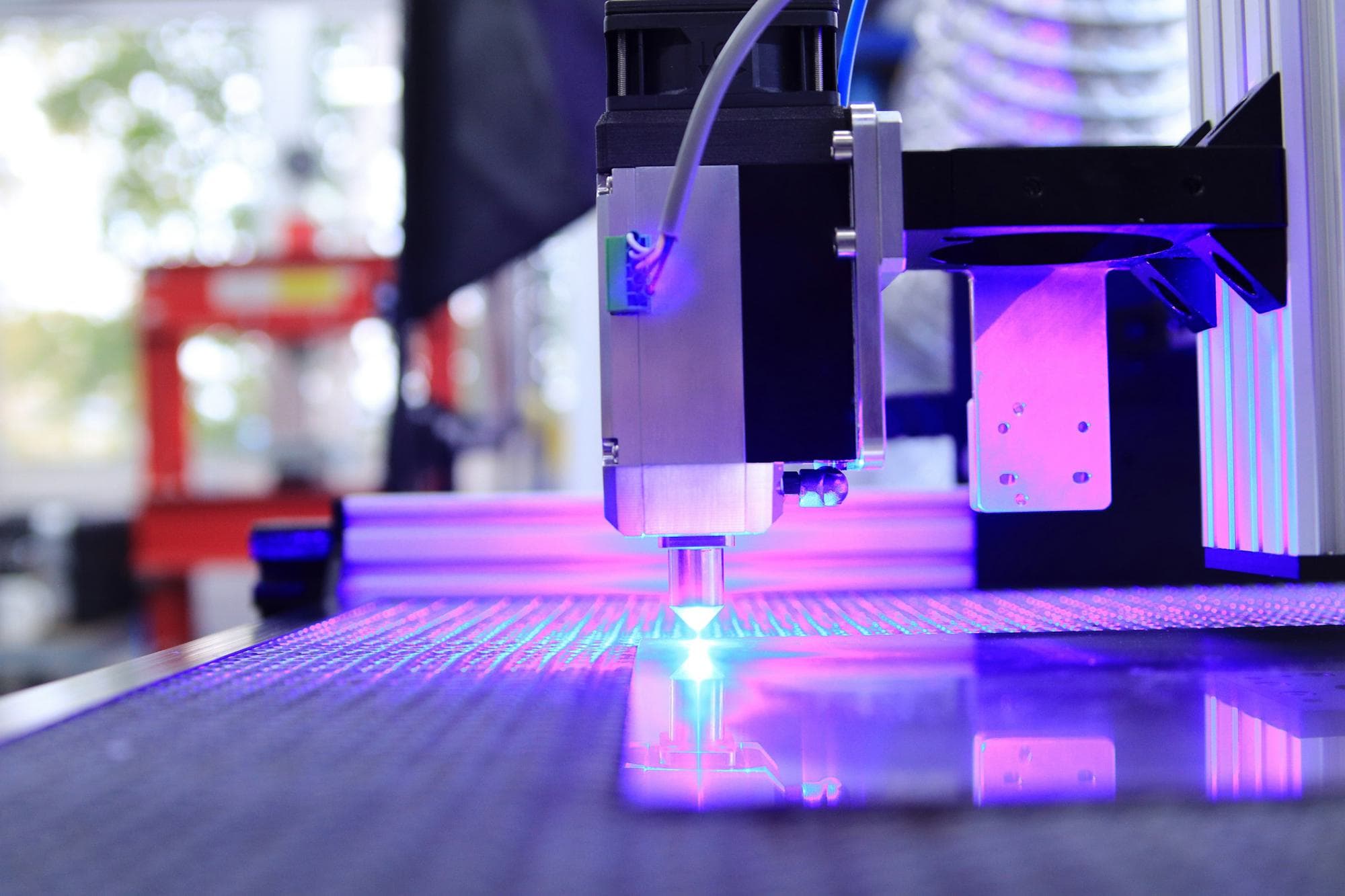 Curing unit working under violet UV light